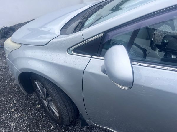 Toyota Avensis Saloon, Diesel, 2010, Silver