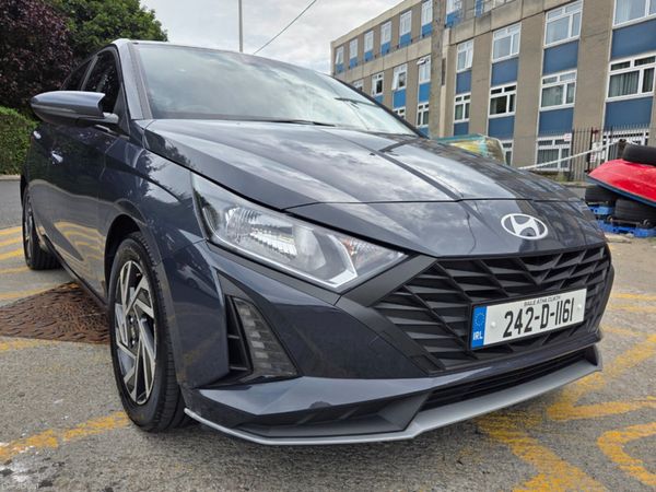Hyundai i20 Hatchback, Petrol, 2024, Grey