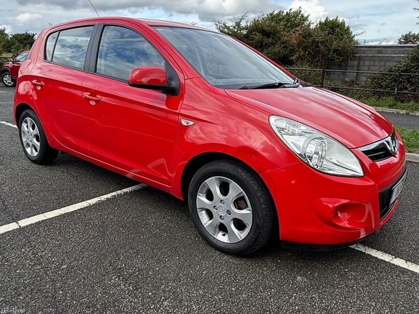 Hyundai i20 Hatchback, Petrol, 2011, Red