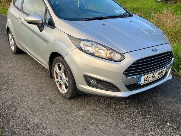 Ford Fiesta Hatchback, Petrol, 2014, Silver
