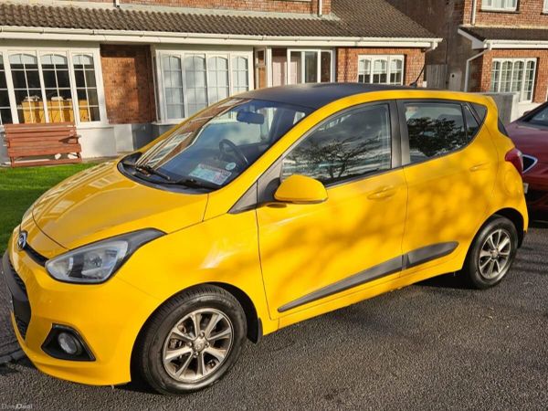 Hyundai i10 Hatchback, Petrol, 2015, Yellow