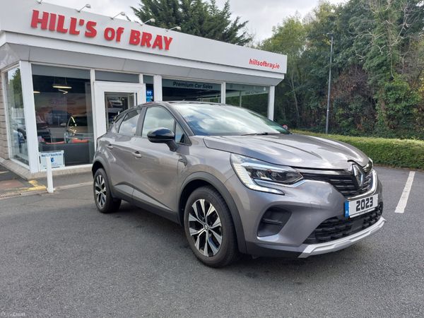 Renault Captur SUV, Petrol, 2023, Grey