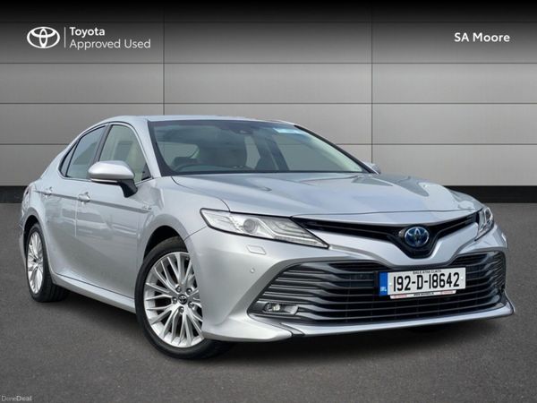 Toyota Camry Saloon, Petrol Hybrid, 2019, Grey