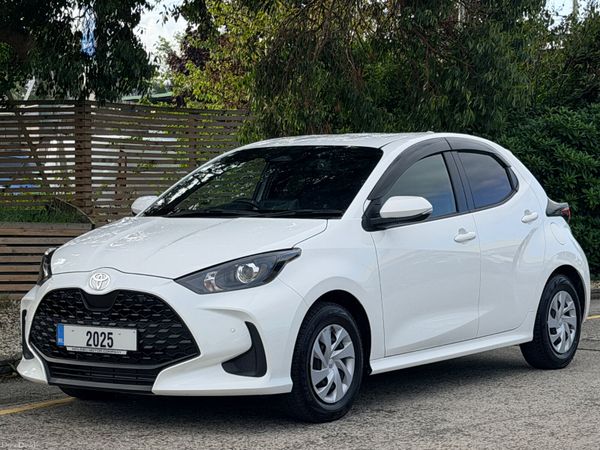 Toyota Yaris Hatchback, Petrol Hybrid, 2025, White