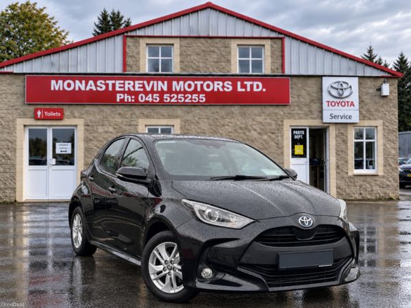 Toyota Yaris Hatchback, Petrol Hybrid, 2023, Black