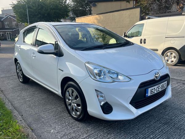 Toyota Aqua Hatchback, Petrol Hybrid, 2016, White
