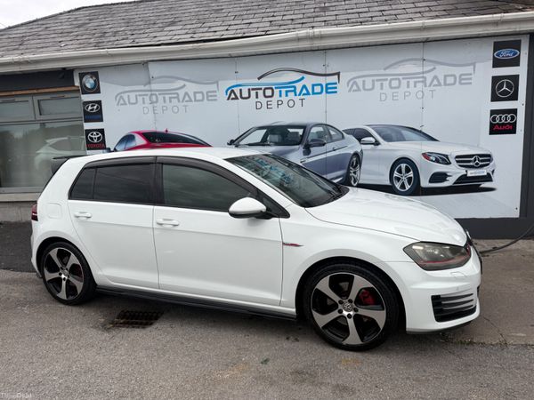 Volkswagen Golf Hatchback, Petrol, 2014, White