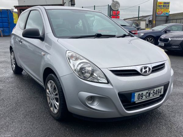 Hyundai i20 Hatchback, Petrol, 2009, Silver