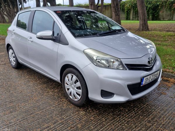 Toyota Yaris Hatchback, Petrol, 2013, Silver