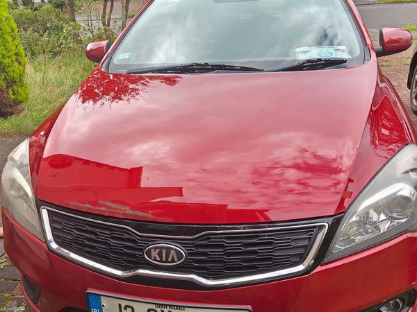 Kia Ceed Hatchback, Diesel, 2012, Red