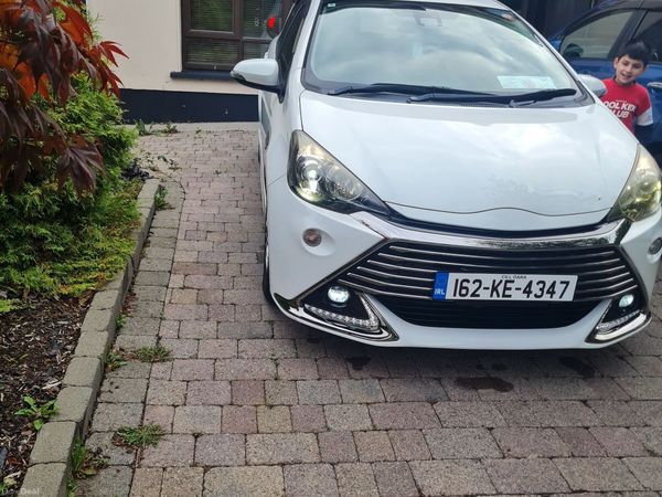 Toyota Aqua Hatchback, Petrol Hybrid, 2016, White