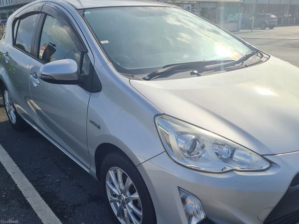 Toyota Aqua Hatchback, Petrol Hybrid, 2017, Silver