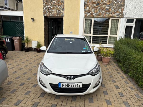 Hyundai i20 Hatchback, Petrol, 2014, White