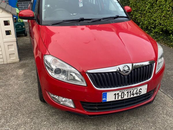 Skoda Fabia Hatchback, Petrol, 2011, Red