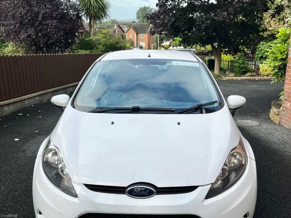 Ford Fiesta Hatchback, Petrol, 2011, White