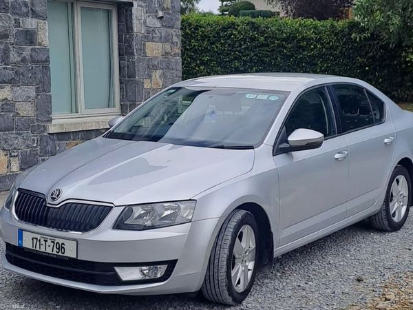 Skoda Octavia Saloon, Diesel, 2017, Grey