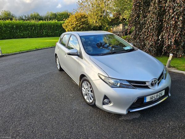 Toyota Auris Hatchback, Diesel, 2014, Silver