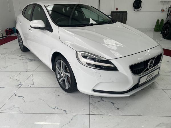 Volvo V40 Hatchback, Diesel, 2017, White