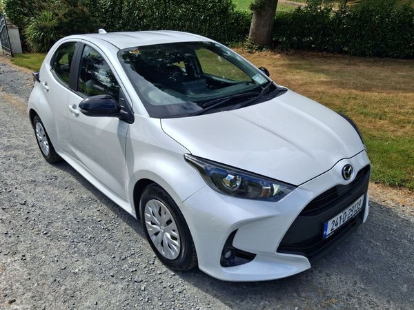 Toyota Yaris Hatchback, Petrol Hybrid, 2024, White