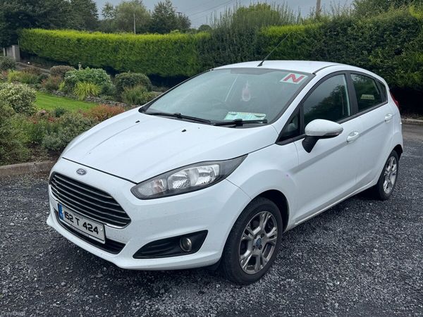 Ford Fiesta Hatchback, Petrol, 2015, White