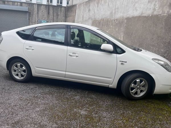 Toyota Prius Hatchback, Petrol Hybrid, 2011, White