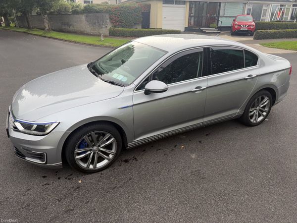Volkswagen Passat Saloon, Petrol Plug-in Hybrid, 2018, Silver