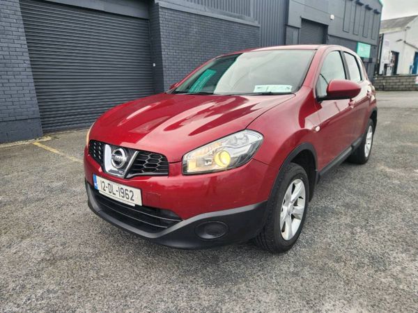 Nissan Qashqai Hatchback, Petrol, 2012, Red
