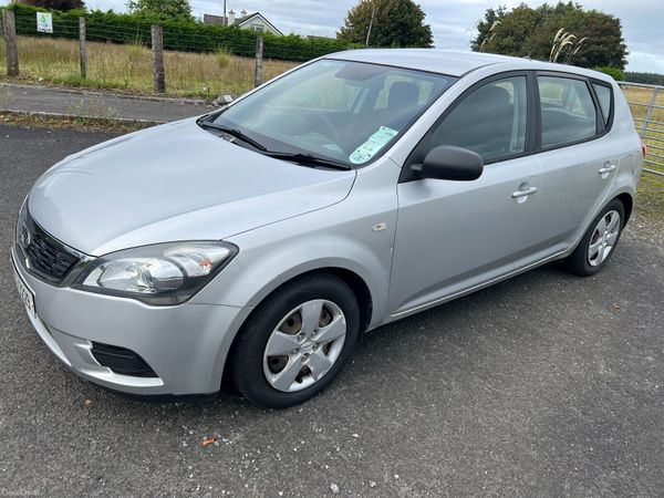 Kia Ceed Hatchback, Diesel, 2010, Silver