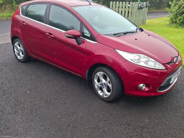 Ford Fiesta Hatchback, Petrol, 2011, Red