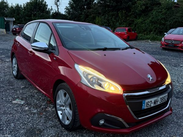 Peugeot 208 Hatchback, Petrol, 2016, Red