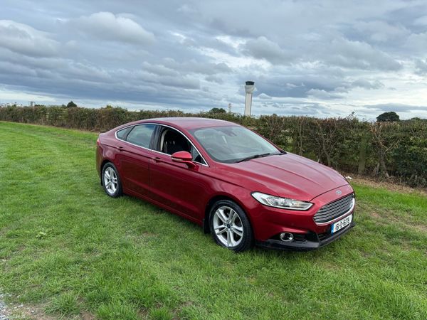Ford Mondeo Hatchback, Diesel, 2016, Red