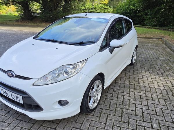 Ford Fiesta Hatchback, Diesel, 2012, White