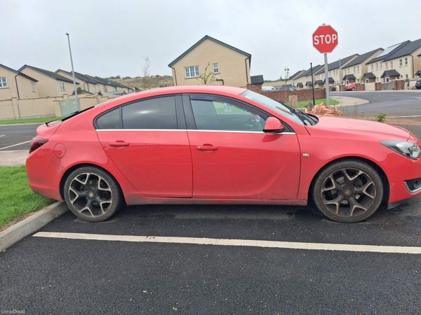 Vauxhall Insignia Hatchback, Diesel, 2016, Red