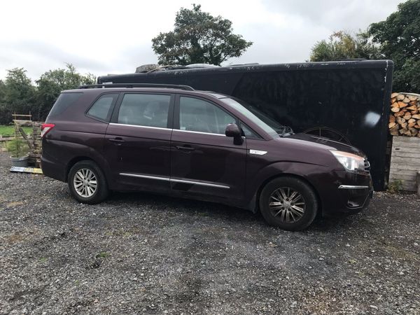 SsangYong Rodius MPV, Diesel, 2016, Red
