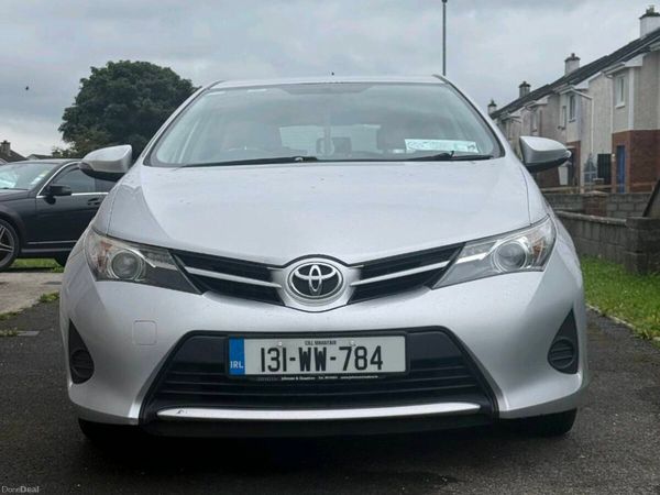 Toyota Auris Hatchback, Diesel, 2013, Silver