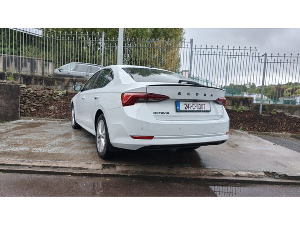 Skoda Octavia Saloon, Petrol, 2024, White
