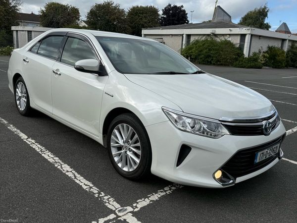 Toyota Camry Saloon, Petrol Hybrid, 2017, White