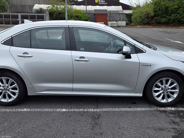 Toyota Corolla Saloon, Petrol Hybrid, 2019, Grey