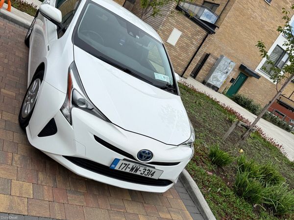 Toyota Prius Hatchback, Petrol Hybrid, 2017, White
