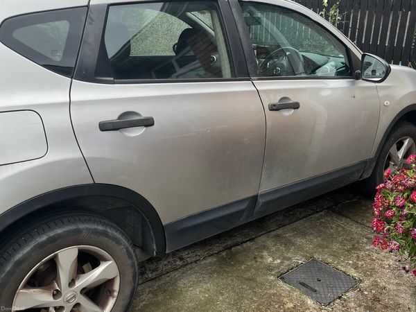 Nissan Qashqai Hatchback, Diesel, 2012, Silver