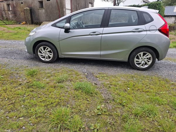 Honda Jazz Hatchback, Petrol, 2017, Grey
