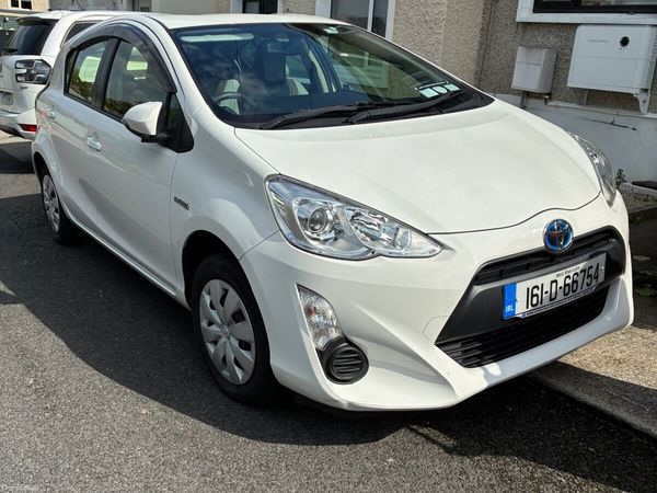 Toyota Aqua Hatchback, Petrol Hybrid, 2016, White
