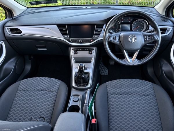 Vauxhall Astra Hatchback, Diesel, 2017, Blue