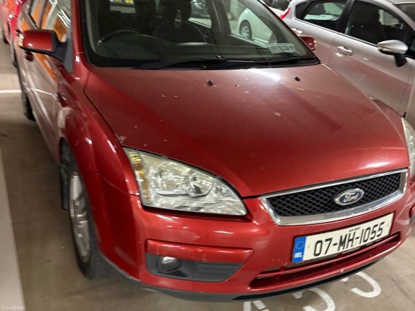 Ford Focus Saloon, Petrol, 2007, Red
