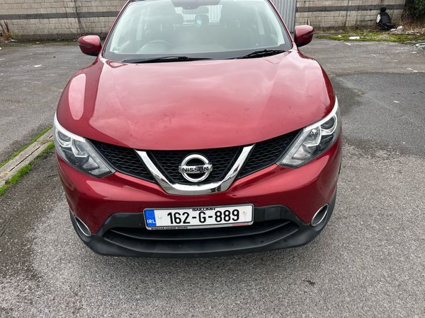 Nissan Qashqai Hatchback, Petrol, 2016, Red