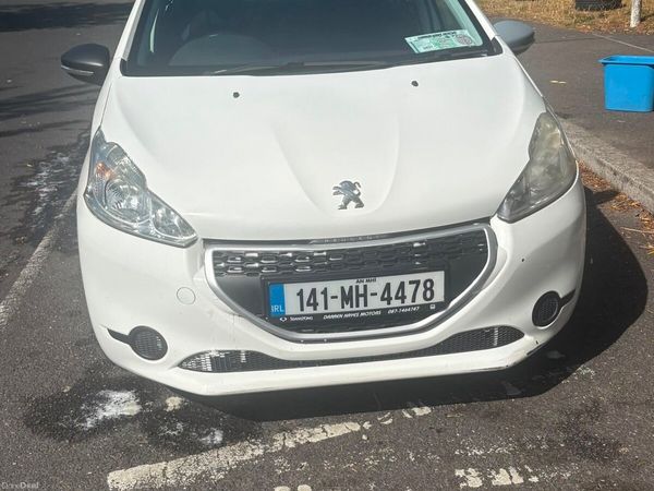 Peugeot 208 Hatchback, Petrol, 2014, White
