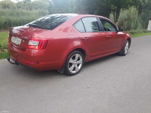 Skoda Octavia Saloon, Diesel, 2014, Red