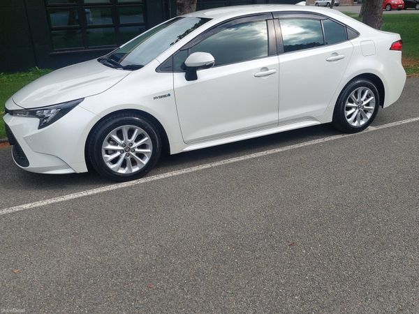 Toyota Corolla Saloon, Petrol Hybrid, 2020, White
