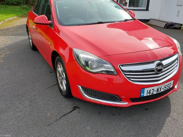 Vauxhall Insignia Hatchback, Diesel, 2014, Red