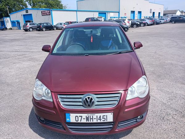 Volkswagen Polo Hatchback, Petrol, 2007, Red